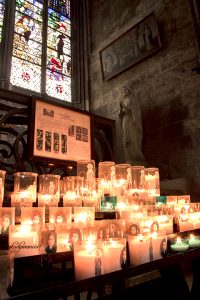 ada-apa-di-sekitar-kota-rouen-katedral-lilin