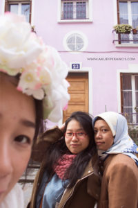rumah Pink di Paris bersama cewek-cewek cantik