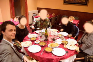 Bersama keluarga makan malam