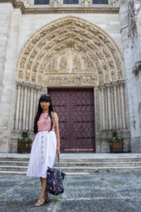 Pintu katedral Mantes La Jolie